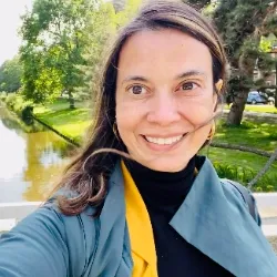 Vivian Leite de Oliveira